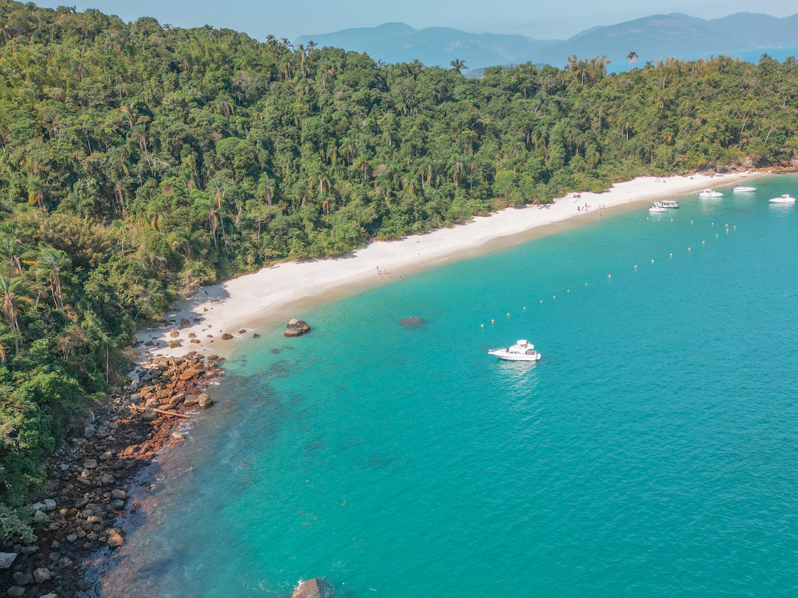 Day Use Angra dos Reis + Ilhas Paradisíacas | Lancha Compartilhada ...
